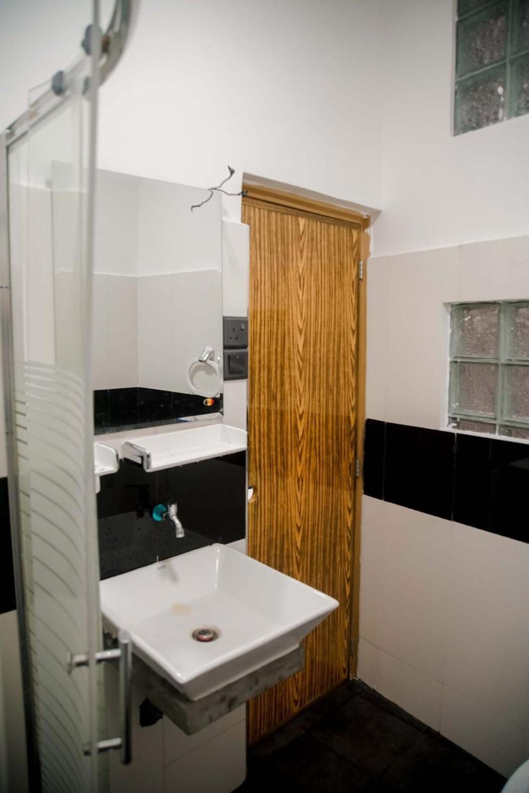 Mirai Transit Guest house Colombo